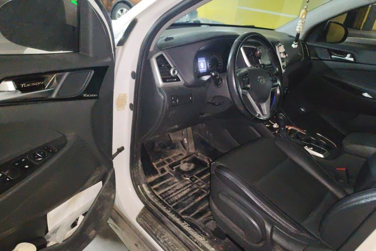 Used Hyundai Tucson 2015 1.6T Dual-Clutch Two-Wheel-Drive Smart Model Driver Seat