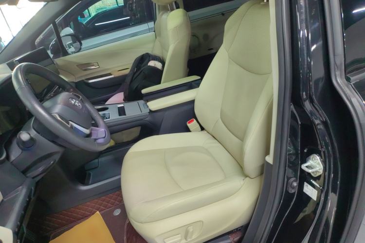 Used Toyota Granvia 2023 2.5L Hybrid Prestige PLUS Edition