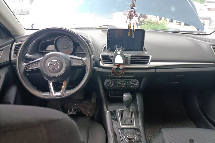 Used Mazda 3 Axela 2019 Cloud-Controlled Version Sedan 1.5L Automatic Comfort Trim China V Standard Center Console