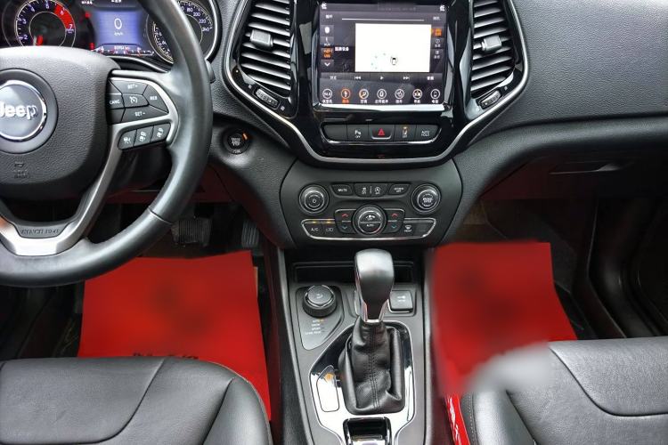 Used Jeep Cherokee 2019 2.0T Four-Wheel Drive Explorer Edition + Autonomous Driving Smart Package China VI