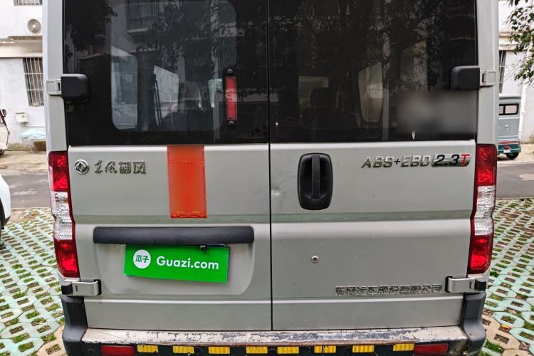 Used Dongfeng Yufeng 2020 2.3T Economy Logistics Vehicle Short Wheelbase Mid-Roof Design 5-9 Seats WP2.3