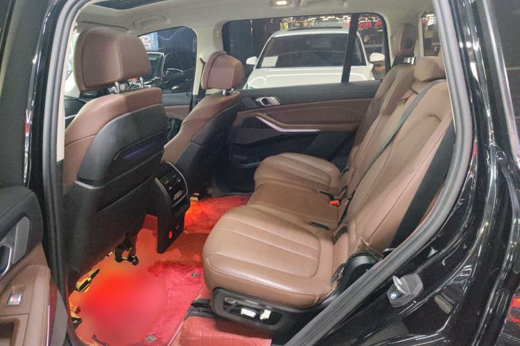 Used BMW X7 2021 xDrive40i Luxury Package with Leading Features