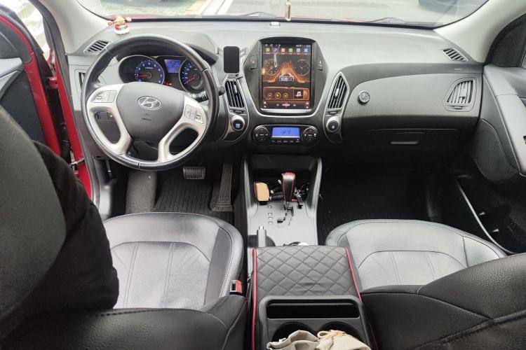 Used Hyundai ix35 2015 2.0L Automatic 2WD Smart Version China V Standard Center Console