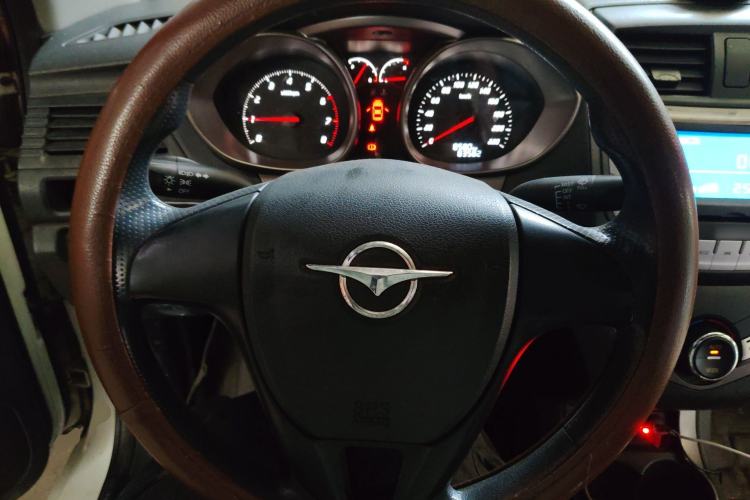 Used Haima M3 2015 1.5L Manual Elite Model with Sunroof Steering Wheel