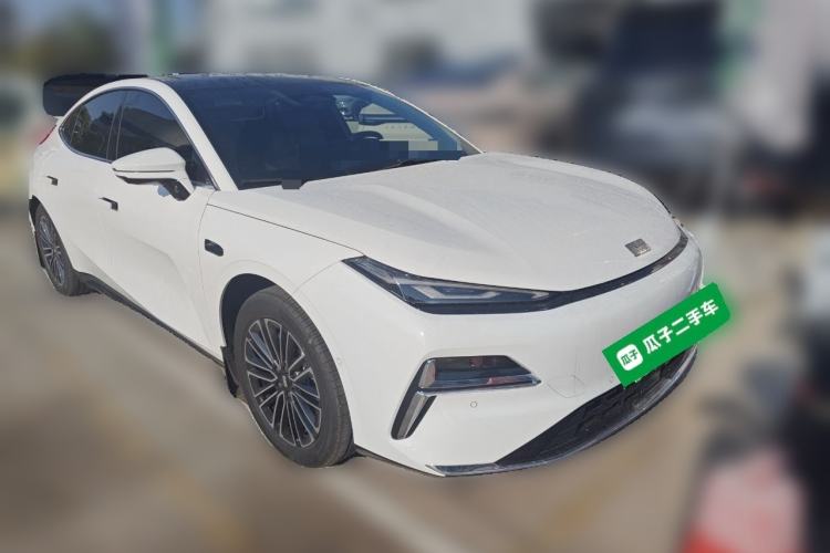 Used Geely Galaxy 8 2025 130km EM-i Prestige Edition Front Right 45 Deg