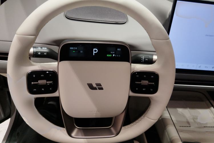 Used Li Auto i6 2025 Model Two-Wheel-Drive Standard Type Steering Wheel