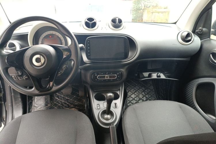 Used smart fortwo 2015 1.0L 52 kW hardtop Dynamic version
