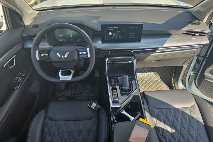 Used Wuling Asta 2022 2.0L DHT Electric-Speed Version Center Console