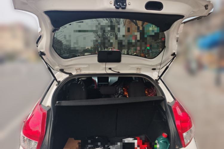 Used Toyota YARiS L Zhi Xuan 2015 1.5E Automatic Charm Edition Trunk