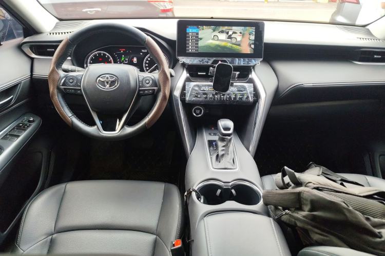 Used Toyota Venza 2023 2.0L CVT Two-Wheel Drive Luxury Edition Center Console