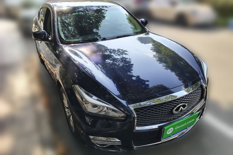 Used Infiniti Q70 2017 Q70L 2.5L Elite Edition Front Right 45 Deg