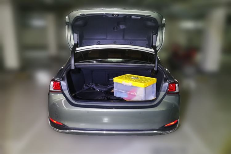 Used Lexus ES 2024 200 Premium Edition Trunk