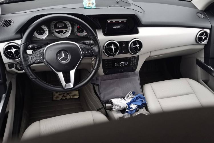 Used Mercedes-Benz GLK-Class 2013 GLK 300 4MATIC Dynamic Edition Center Console