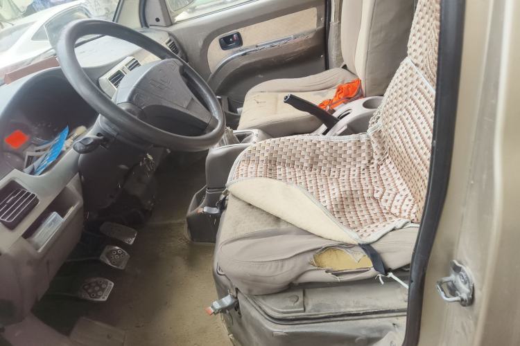 Used Wuling Rongguang 2011 1.2L Base Version
