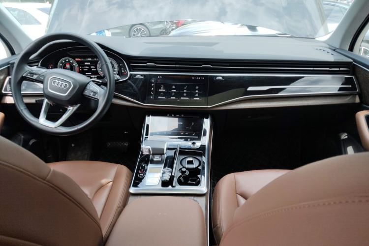 Used Audi Q7 2021 45 TFSI quattro S line Sport model Center Console