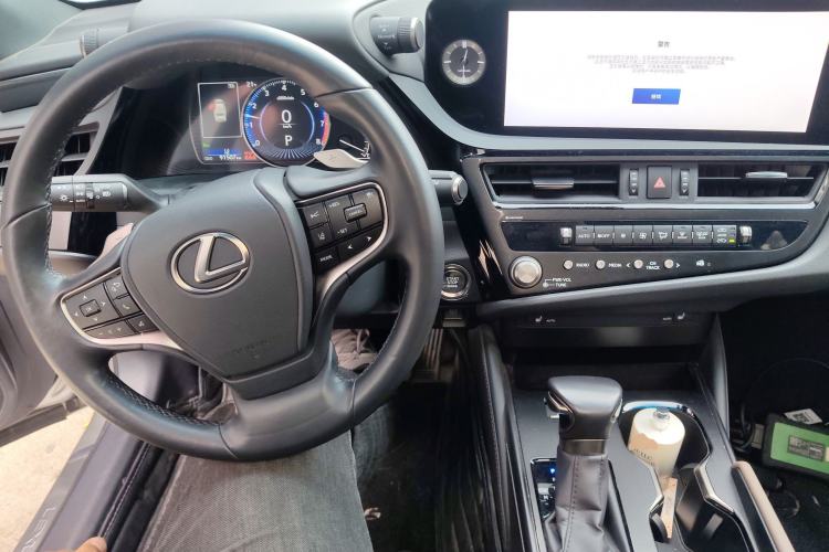 Used Lexus ES 2023 200 Excellence Edition
