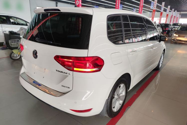 Used Volkswagen Touran 2016 Volkswagen Touran L 280TSI Manual Trend Edition
