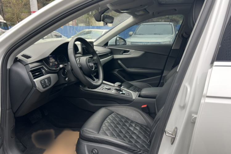 Used Audi A4L 2017 40 TFSI Ambition Edition
