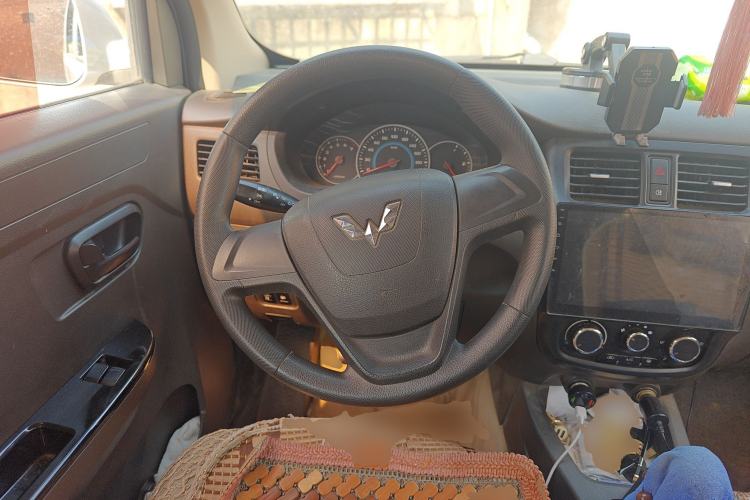 Used Wuling Rongguang V 2016 1.5L Standard Version
