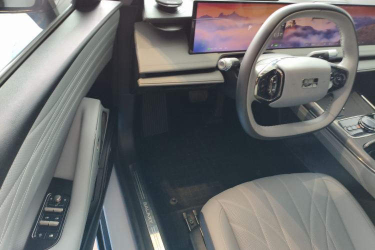 Used Geely Galaxy E8 2025 700 km Long-Range Intelligent Driving Version Driver Seat