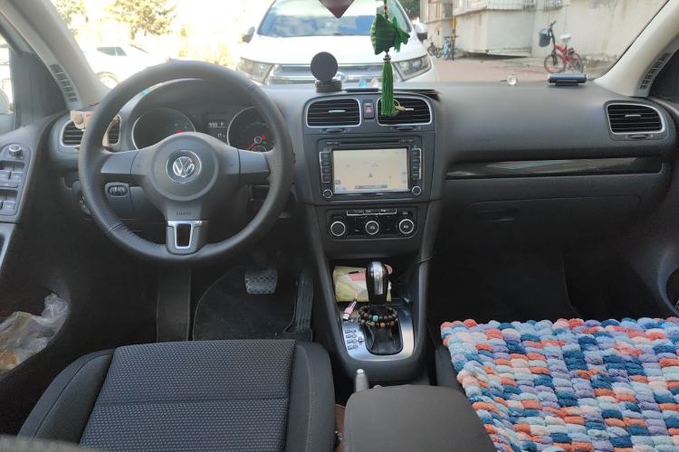 Used Volkswagen Golf 2012 1.6L Automatic Comfort Model Center Console