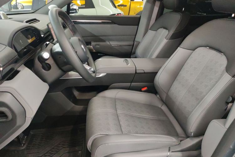 Used Zeekr 7X 2025 100 kWh Long-Range Rear-Wheel Drive with Intelligent Driving Features Left Front Seat