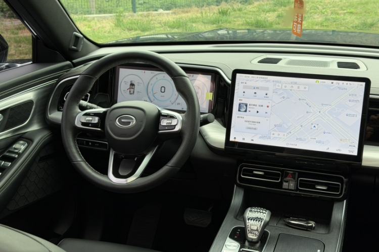 Used GAC Trumpchi GS8 2024 Linghang Series 2.0 TGDI Two-Wheel Drive Luxury Smart Connectivity Version Interior 2