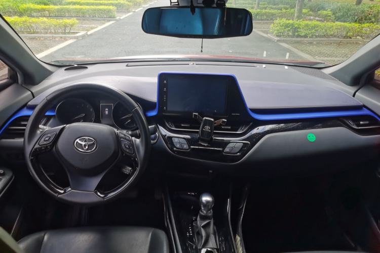 Used Toyota IZOA 2018 2.0L Yichi Version China VI Standard
