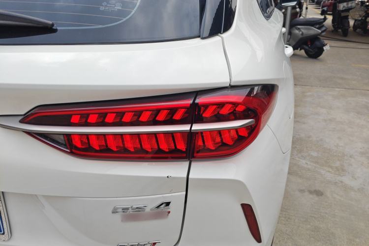 Used GAC Trumpchi GS4 PLUS 2021 270T Automatic Galaxy Edition Right Rear Taillight
