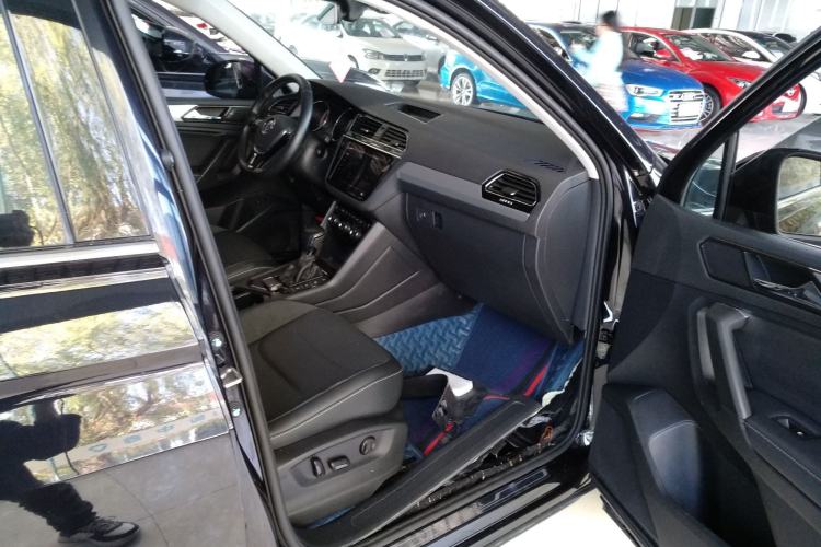 Used Volkswagen Tiguan L 2019 Revised 330TSI Automatic Two-Wheel Drive Smart & Luxury Edition China VI Standard Right Front Seat