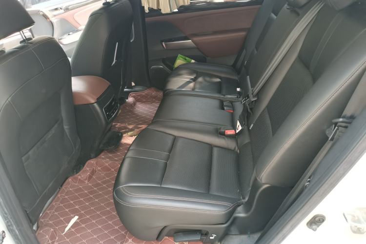 Used GAC Trumpchi GS8 2017 320T Two-Wheel Drive Luxury Smart Connectivity Version (7 Seats) Left Rear Seat