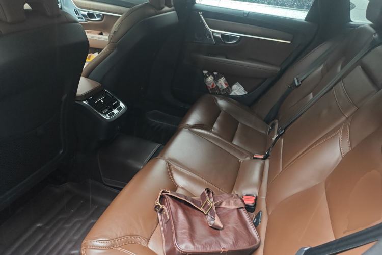 Used Volvo V90 2022 Cross Country B5 AWD Prestige Edition
