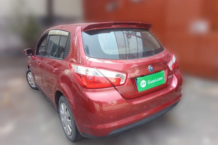 Used Venucia R50 2015 1.6L Automatic Fashion Edition
