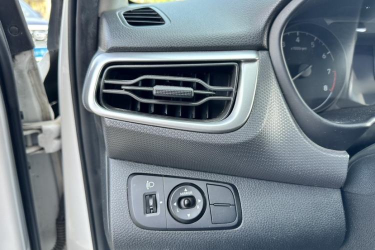 Used Hyundai Verna (older generation) 2017 1.4L Manual Huancai Edition China V Standard Interior 4