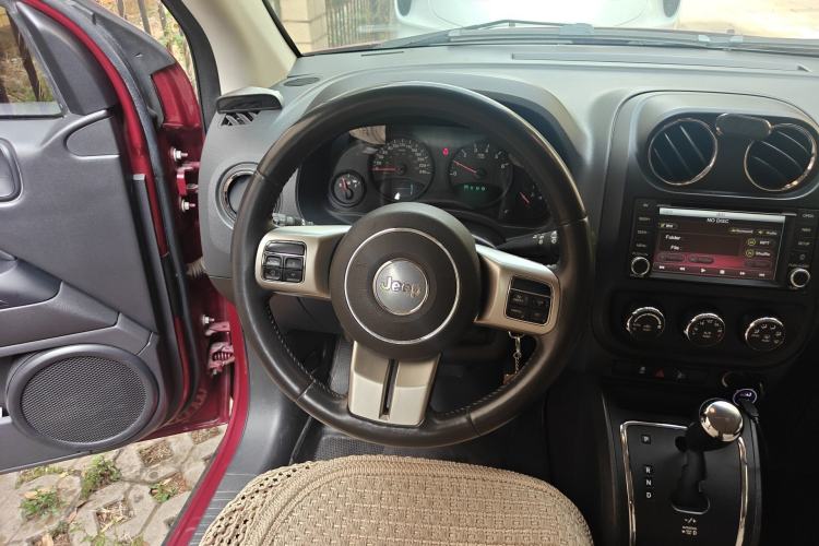 Used Jeep Compass 2013 2.4L four-wheel-drive sport version
