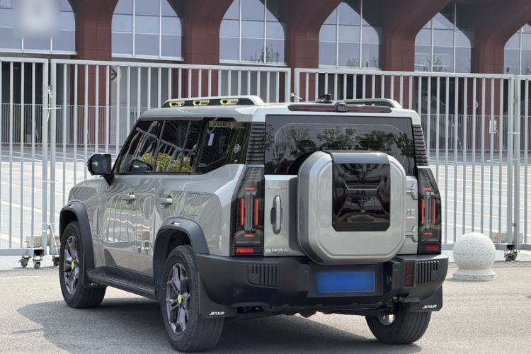 Used JETOUR Traveler 2023 2.0T All-Wheel-Drive CrossPRO Exterior 3