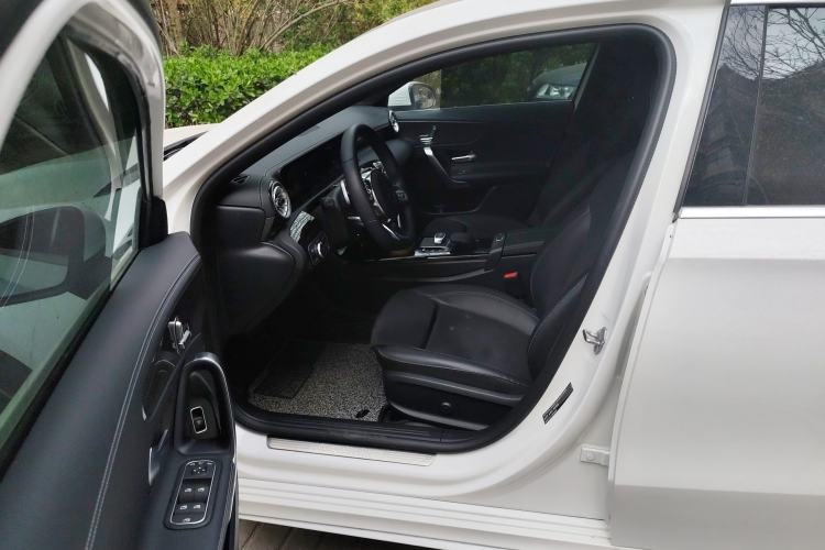 Used Mercedes-Benz A-Class 2022 Revised Version A 200 L Sport Sedan Fashionable Style Left Front Seat