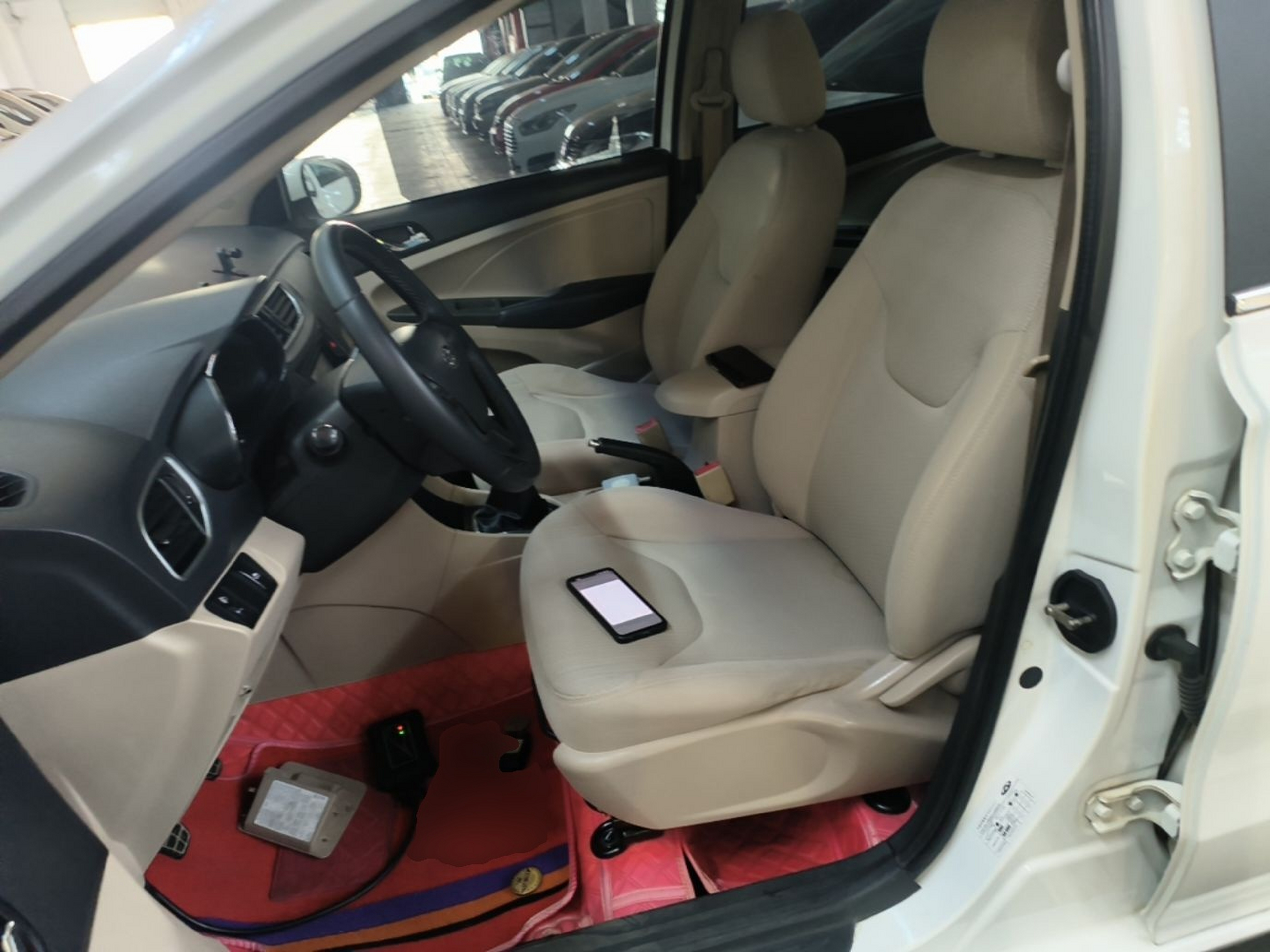 Переднее сиденье в автомобиле