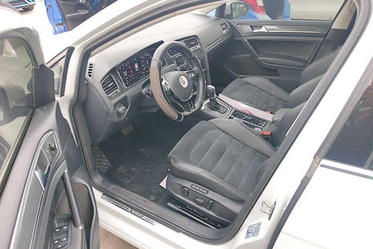 Used Volkswagen Golf 2020 280TSI DSG Luxury Edition Driver Seat