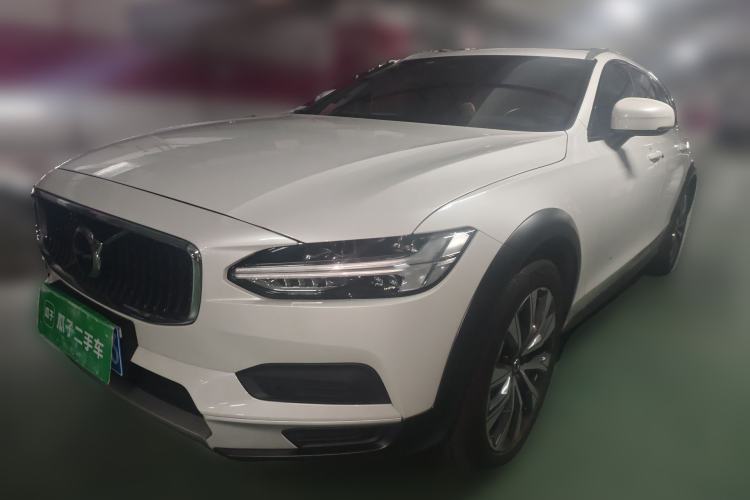 Used Volvo V90 2023 Cross Country B5 AWD Smart Range Edition