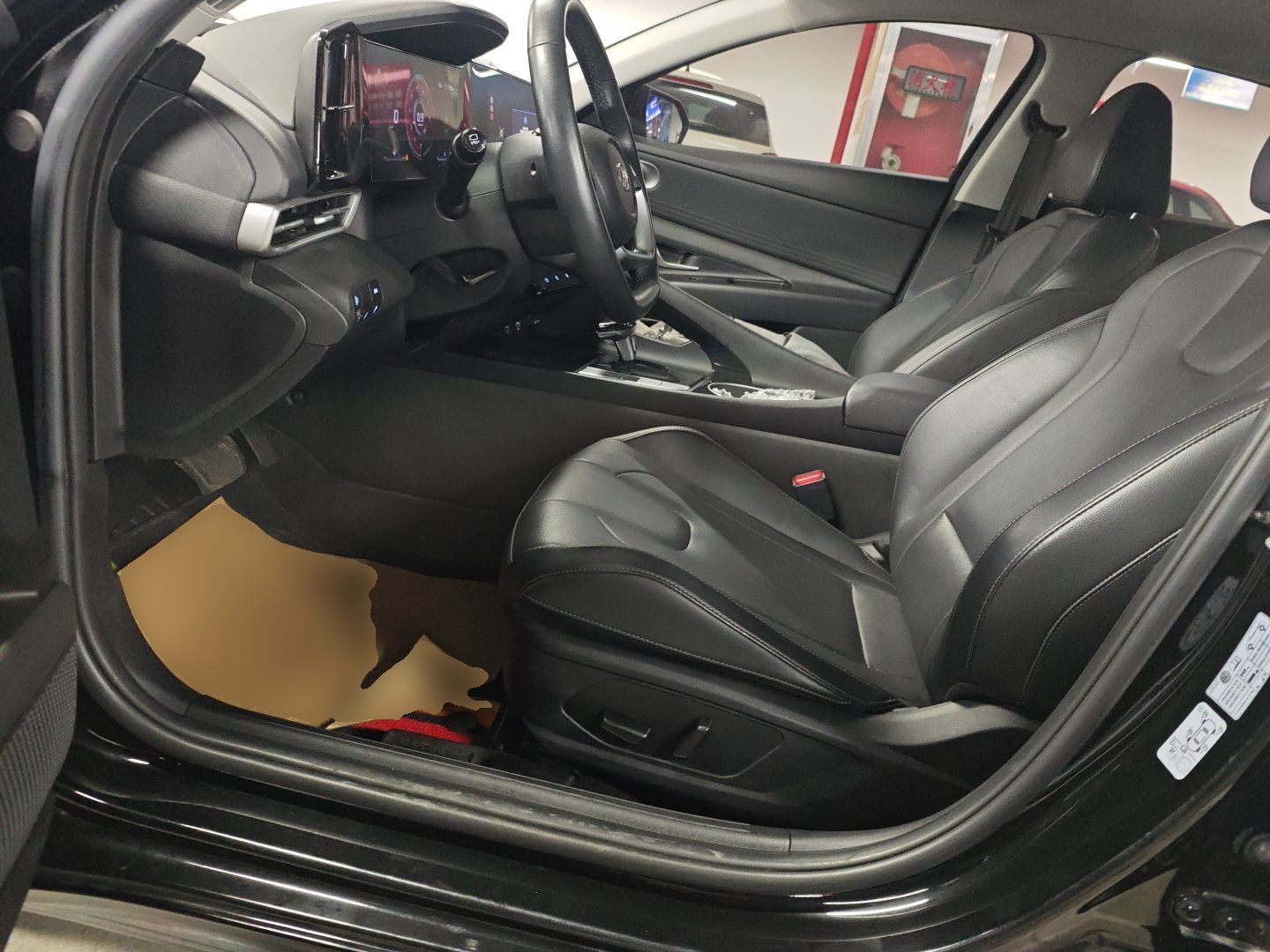 Переднее сиденье в автомобиле