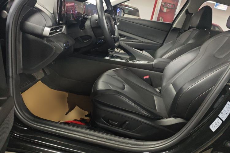 Used Hyundai Elantra 2022 1.5L CVT LUX Prestige Edition Left Front Seat