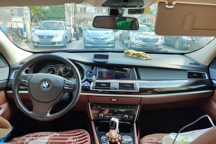 Used BMW 5 Series GT 2015 528i Leading Model Center Console