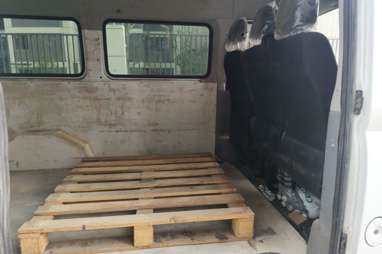 Used SAIC MAXUS Xintu V80 2021 2.0T Manual Classic Aoyuntong Short Wheelbase Mid-Roof 5/6-Seater
