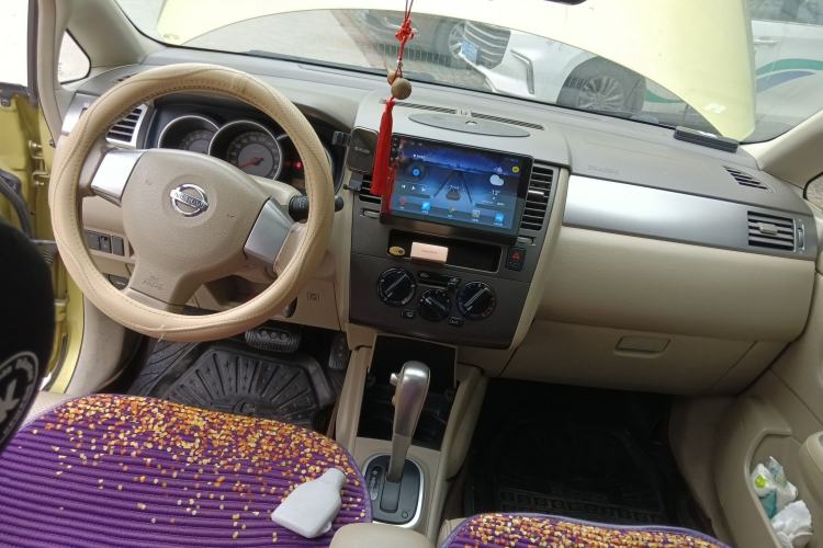 Used Nissan Tiida 2006 1.6G AT Center Console