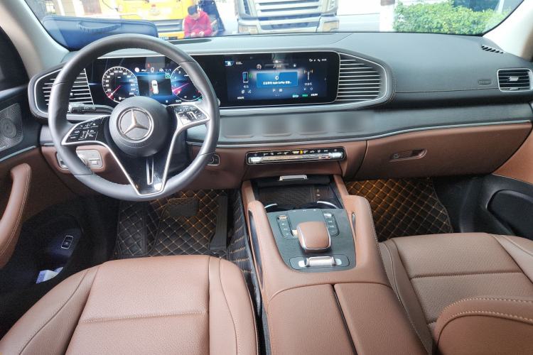 Used Mercedes-Benz GLE 2024 GLE 450 4MATIC Luxury Model Center Console