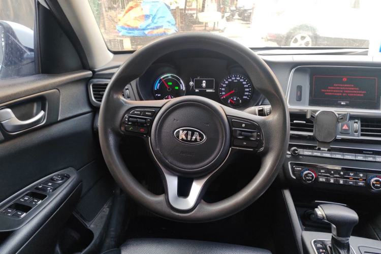 Used Kia K5 2016 2.0L Hybrid GLS Steering Wheel