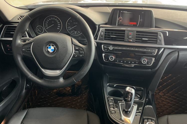 Used BMW 3 Series 2017 320Li Fashion Model Audio And AC Panel