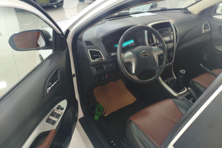 Used BYD F3 2015 Energy-Saving Edition 1.5L Manual Luxury Model Driver Seat