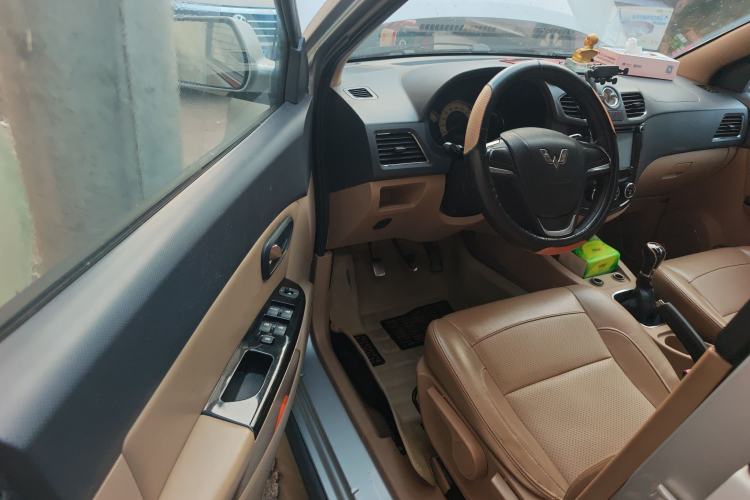 Used Wuling Hongguang 2014 1.5L S Comfort Model
